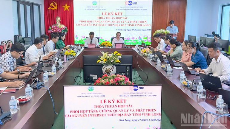 Quang cảnh lễ ký kết. ndo_br_anh-2-quang-canh-le-ky-ket-hop-tac.jpg