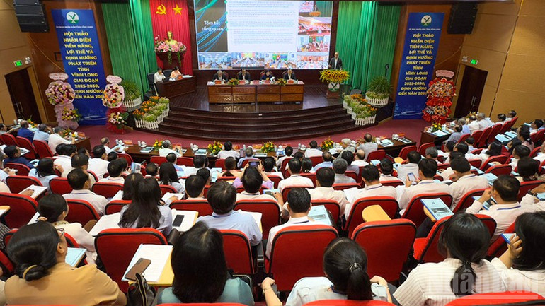 Quang cảnh hội thảo sáng 15/9. ndo_br_anh-3-quang-canh-hoi-thao.jpg