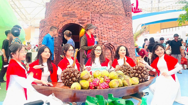 Lò gạch, gốm là đặc sản làng nghề trăm năm tại Vĩnh Long. ndo_tr_anh-3-lo-gach-gom-la-dac-san-lang-nghe-o-vinh-long.jpg