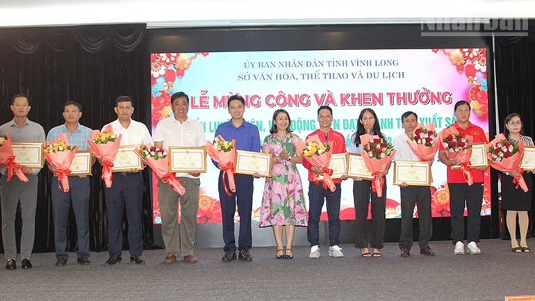 ndo_tr_anh-4-khen-thuong-cho-hvl-xuat-sac.jpg