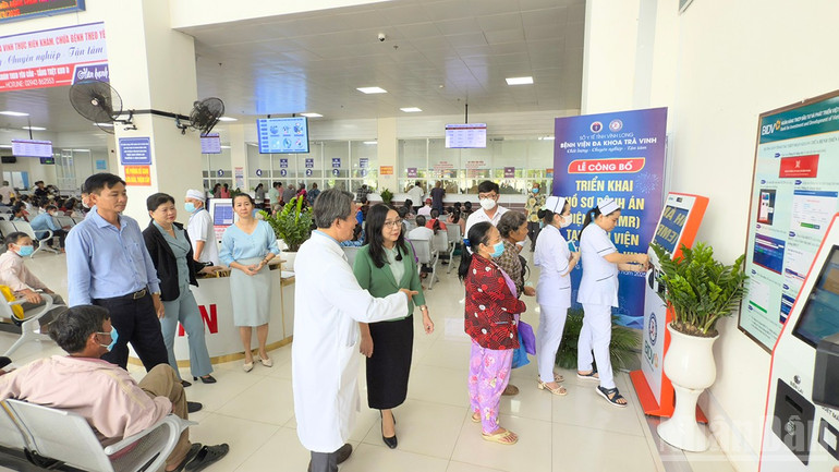 Tra Vinh General Hospital strävar alltid efter människors tillfredsställelse. ndo_br_anh-5-bvdk-tra-vinh-luon-huong-den-su-hai-long-cua-nguoi-dan.jpg