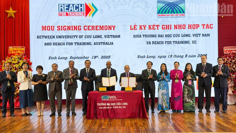 Trường đại học Cửu Long ký kết hợp tác với các đơn vị. ndo_tr_anh-4-le-ky-let-hup-tac-dao-tao.jpg