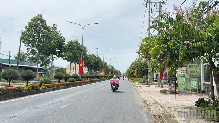 Tuyến đường chính đến Trung tâm xã Long Hồ. ndo_br_anh-4-doong-vao-trung-tam-hanh-chinh-xa-long-ho.jpg
