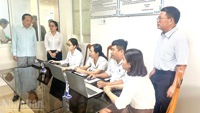Lãnh đạo tỉnh Vĩnh Long khảo sát, kiểm tra vận hành chính quyền cấp xã ndo_bl_anh-2-lanh-dao-tinh-vinh-long-kiem-tra-cong-tac-chuan-bi-van-hanh-cap-xa.jpg