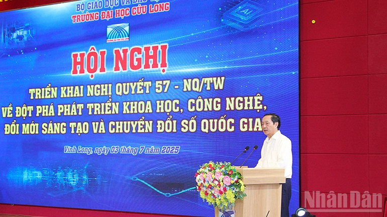 Phó Trưởng ban Tuyên giáo và Dân vận Trung ương Huỳnh Thành Đạt phát biểu tại hội nghị. ndo_br_anh-3-pho-trong-btg-tw-phat-bieu.jpg