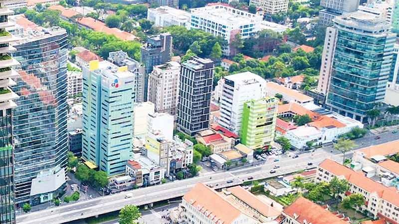 Là đầu tàu kinh tế năng động, Thành phố Hồ Chí Minh trở thành “thỏi nam châm” hút dòng vốn đầu tư nước ngoài. (Ảnh THẾ ANH)