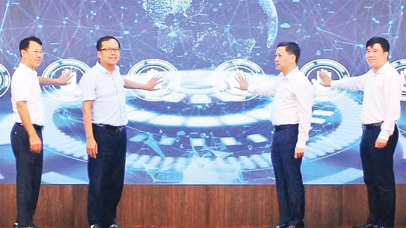 Phường Ngô Quyền ra mắt mô hình “Tổ dân phố số” và “Trợ lý ảo”. (Ảnh PHƯƠNG MAI)