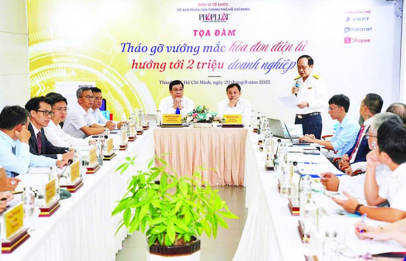 Quang cảnh Tọa đàm “Tháo gỡ vướng mắc hóa đơn điện tử, hướng tới 2 triệu doanh nghiệp”.