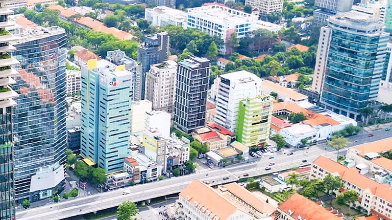Là đầu tàu kinh tế năng động, Thành phố Hồ Chí Minh trở thành “thỏi nam châm” hút dòng vốn đầu tư nước ngoài. (Ảnh THẾ ANH)