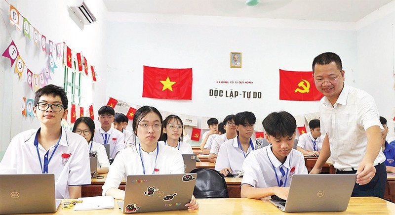 Trường trung học phổ thông Vũ Thê Lang, phường Việt Trì đẩy mạnh ứng dụng công nghệ thông tin vào giảng dạy.