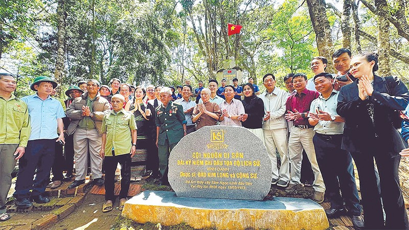 Các chuyên gia, chính quyền địa phương và đoàn viên, thanh niên tham gia hành trình “Về với cội nguồn di sản sâm Ngọc Linh”.