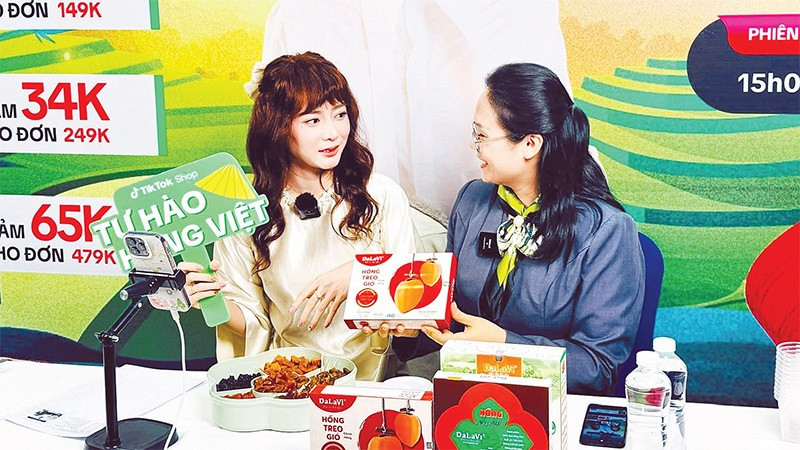 Lâm Đồng tổ chức nhiều buổi livestream giới thiệu và bán nông sản địa phương trên sàn thương mại điện tử.