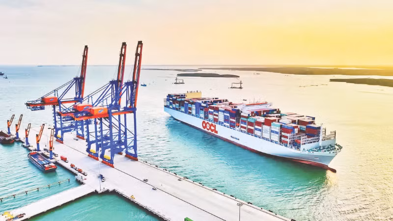 11 tháng năm 2025, kim ngạch xuất, nhập khẩu hàng hóa bứt phá, hướng tới đạt kỷ lục mới. (Ảnh: THẾ ANH)