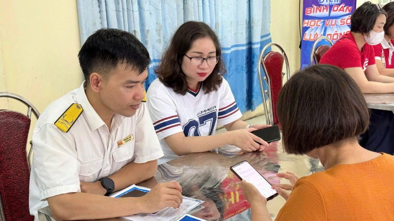 Cơ quan thuế tập trung hỗ trợ hộ kinh doanh chuyển đổi sang mô hình kê khai thuế. (Ảnh: minh họa)