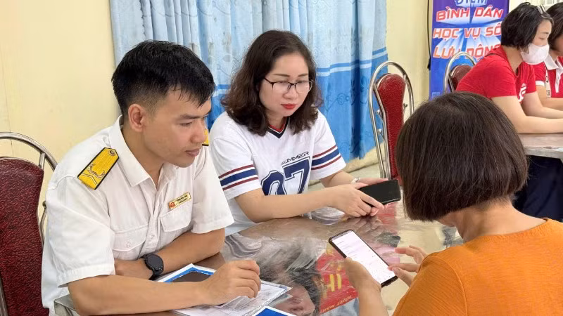 Cơ quan thuế tập trung hỗ trợ hộ kinh doanh chuyển đổi sang mô hình kê khai thuế. (Ảnh: minh họa)