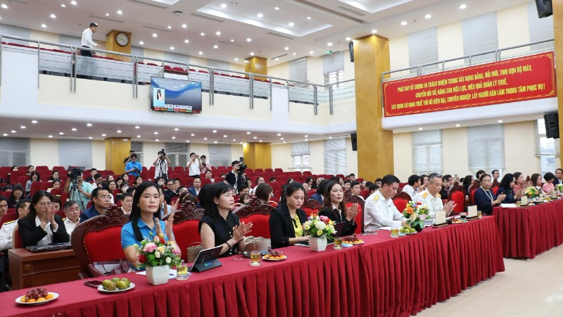 Hội nghị “Triển khai giải pháp hỗ trợ hộ kinh doanh chuyển đổi mô hình từ thuế khoán sang kê khai và chuyển đổi lên doanh nghiệp trên địa bàn thành phố Hà Nội”, tổ chức ngày 10/11 tại Hà Nội.