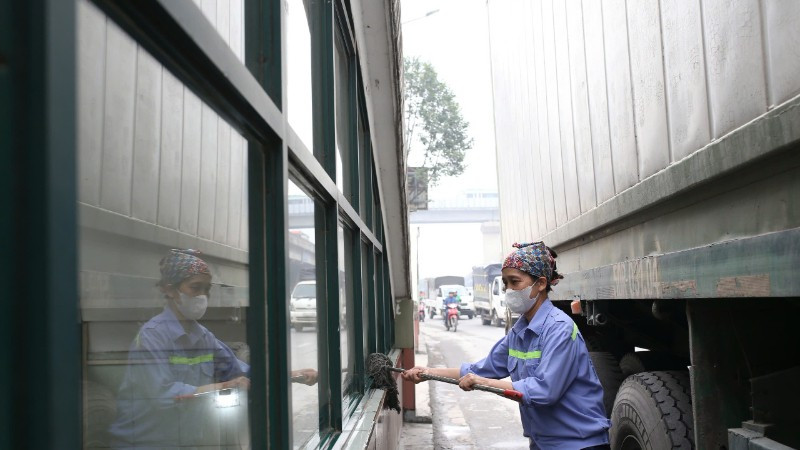 Bụi mịn PM2.5 phủ khắp thành phố Hà Nội.