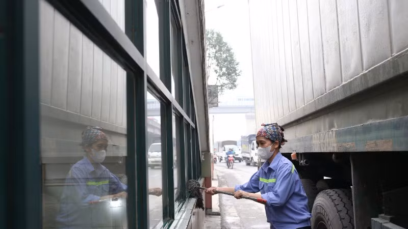 Bụi mịn PM2.5 phủ khắp thành phố Hà Nội.