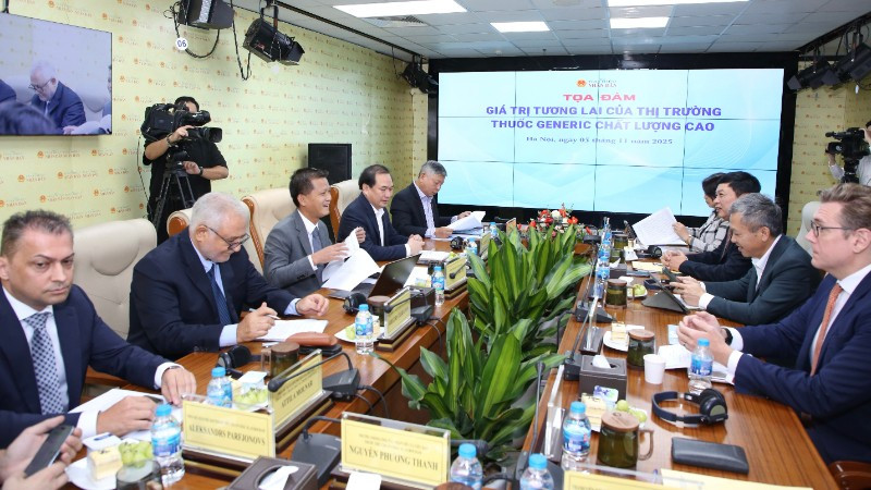 Các đại biểu tham gia buổi tọa đàm.