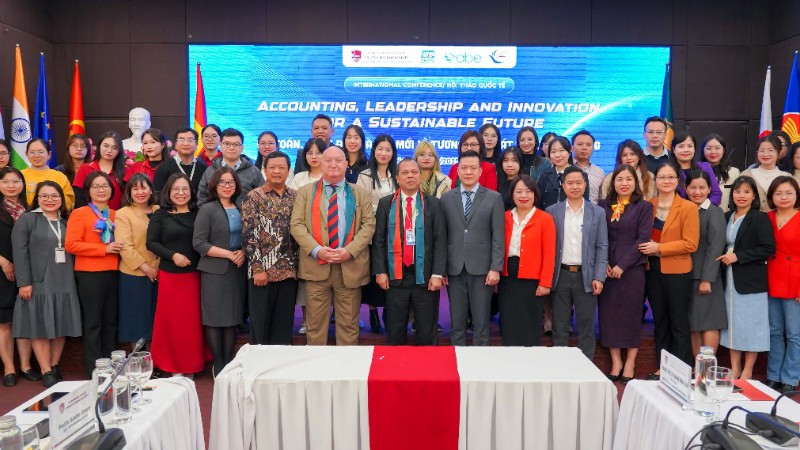 Hội thảo quốc tế "Kế toán, lãnh đạo và đổi mới vì tương lai phát triển bền vững" do Trường đại học Kinh tế, Đại học Quốc gia Hà Nội tổ chức.