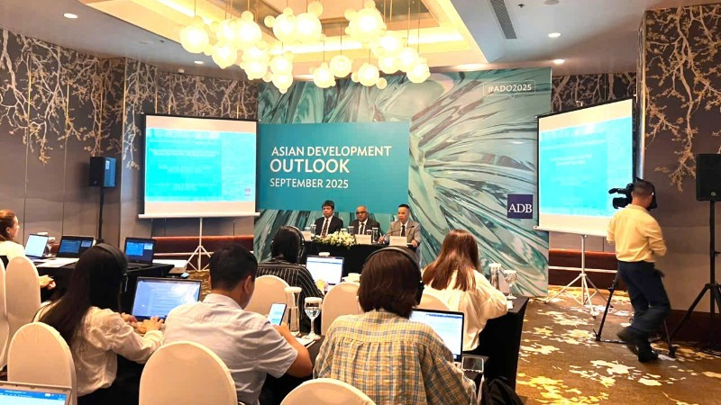 ADB dự báo tăng trưởng kinh tế Việt Nam lên 6,7%. 