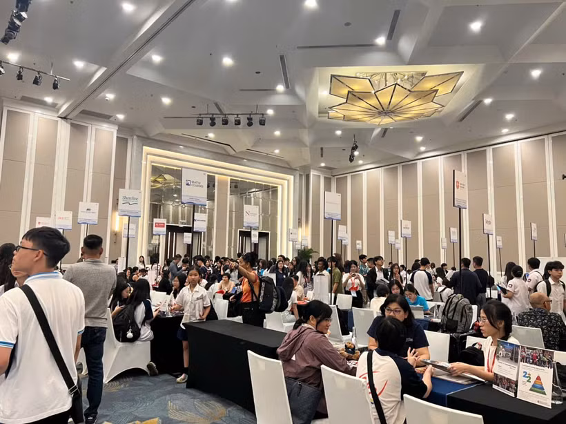 Theo Báo cáo Open Doors 2024, trong năm học 2023–2024, có 22.066 sinh viên Việt Nam theo học bậc đại học và sau đại học tại Hoa Kỳ.