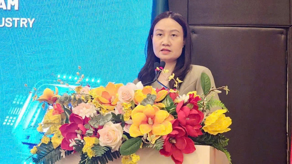 Phó Giáo sư, Tiến sĩ Nguyễn Anh Thu, Phó Hiệu trưởng Trường đại học Kinh tế, Đại học Quốc gia Hà Nội phát biểu tại hội nghị. ddf5639e7c00cb5e9211.jpg