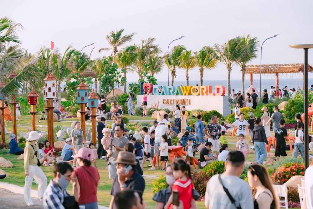 Công viên biển CaraBeach chính thức đi vào hoạt động, cư dân và du khách tự do tận hưởng vẻ đẹp của biển Bãi Dài-Cam Ranh. 5.jpg