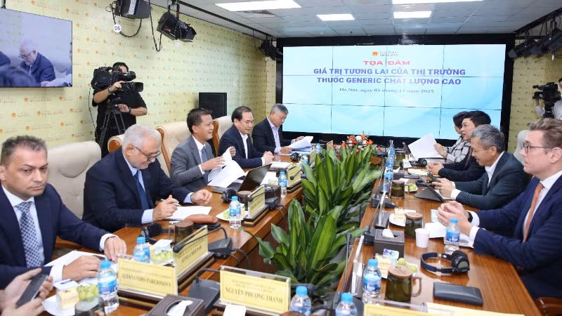 Các đại biểu tham gia buổi tọa đàm.