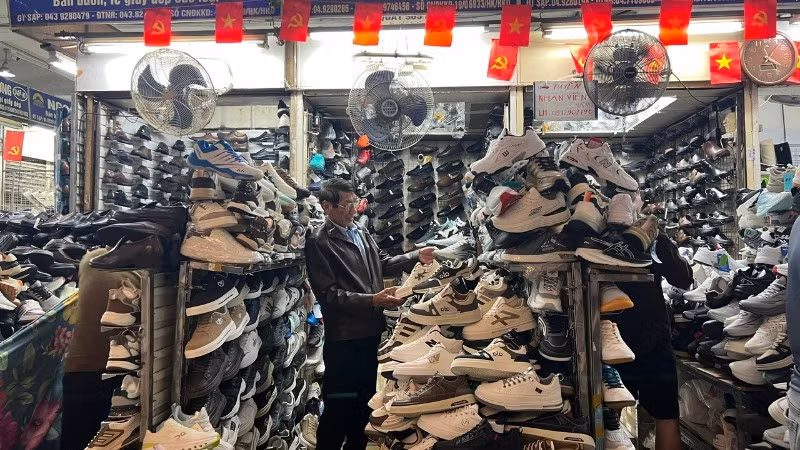 Nhu cầu mua sắm dịp Tết Nguyên đán tăng cao. (Ảnh: minh họa)