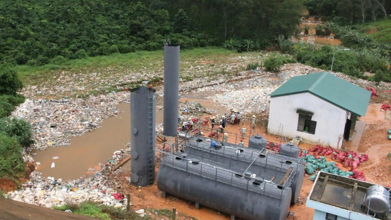 Mới vận hành hơn ba tháng nhưng Khu liên hiệp xử lý rác thải rắn Ngọc Hồi (xã Bờ Y, tỉnh Quảng Ngãi) đã xảy ra sự cố nghiêm trọng. 