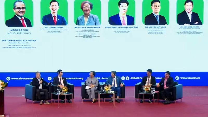 Phiên tọa đàm chuyên sâu nội dung “Công nghệ, Đào tạo và tương lai nghề nghiệp xanh” diễn ra trong khuôn khổ Hội nghị Liên đoàn Kế toán ASEAN lần thứ 24.