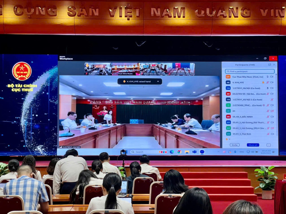 Các Chi cục thuế khu vực tại các điểm cầu phát biểu tại Hội nghị. eb4ee04fe68351dd0892.jpg