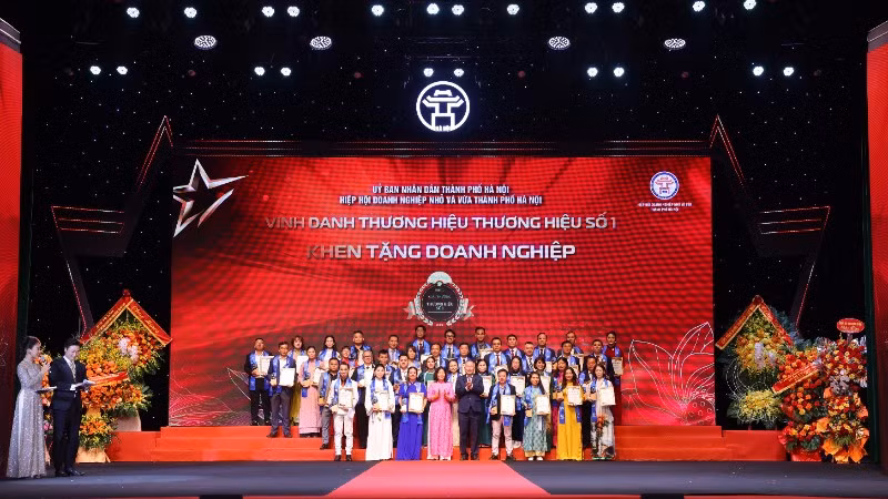 Các doanh nghiệp được vinh danh Thương hiệu số 1 tại Lễ tôn vinh Doanh nhân-Doanh nghiệp Thăng Long 2025.