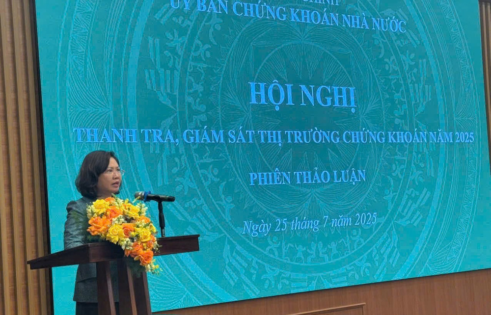 Chủ tịch Ủy ban Chứng khoán Nhà nước Vũ Thị Chân Phương tin tưởng công tác thanh tra, giám sát chặt chẽ sẽ đóng góp cho sự vận hành và phát triển lành mạnh, an toàn, ổn định, minh bạch của thị trường chứng khoán trong thời gian tới. ct-ubcknn.jpg