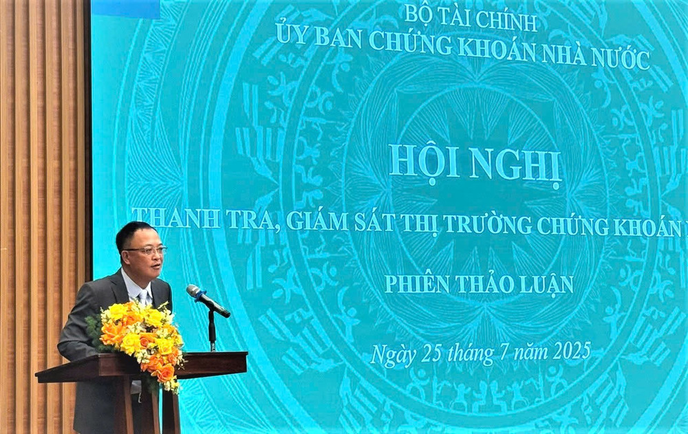 Ông Bùi Hoàng Hải, Phó Chủ tịch Ủy ban Chứng khoán Nhà nước phát biểu tại Hội nghị. 25fc364213449a1ac355.jpg