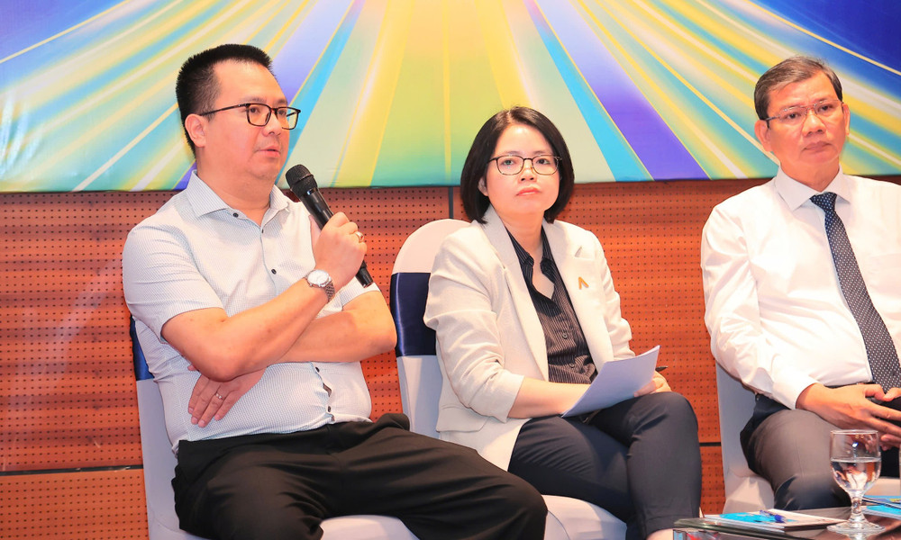 Nhà báo Ngô Thanh, Giám đốc Trung tâm các chương trình giải trí, Đài Phát thanh-Truyền hình Hà Nội trao đổi tại phiên thảo luận. 4836bec279c3ce9d97d2.jpg