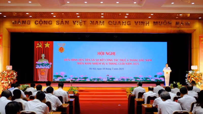 Toàn cảnh Hội nghị sơ kết công tác thuế 6 tháng đầu năm, triển khai nhiệm vụ 6 tháng cuối năm.