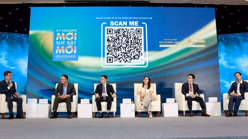 Quang cảnh Diễn đàn Cấp cao Cố vấn tài chính Việt Nam.