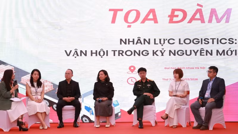 Đại diện các trường đại học, doanh nghiệp ... tham dự Ngày hội việc làm lĩnh vực Logistics.