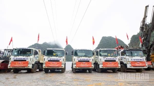 Phương tiện, thiết bị thi công dự án.