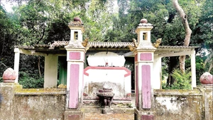 Miếu Bà Giàng - một di tích lịch sử cấp tỉnh, thành phố (Huế) đang bị lãng quên.