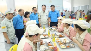 Bữa cơm Công đoàn tại Công ty TNHH Điện Tử Meiko Việt Nam.