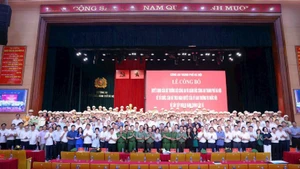 Lễ Công bố Quyết định của Bộ trưởng Công an và Giám đốc Công an thành phố Hà Nội về tổ chức cán bộ theo Nghị quyết của Ủy ban Thường vụ Quốc hội về sắp xếp đơn vị hành chính cấp xã.