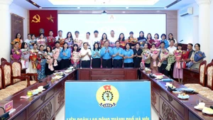 Ra mắt 31 công đoàn cơ sở trực thuộc Liên đoàn lao động thành phố Hà Nội.