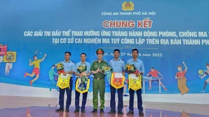Trao giải tặng các cơ sở cai nghiện.