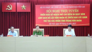 Các đồng chí chủ trì Hội nghị.