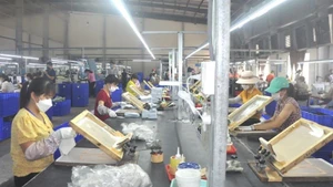 Với mức thu nhập hiện tại, công nhân, lao động không đủ bảo đảm cuộc sống ổn định.