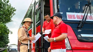 Tập trung xử lý vi phạm về tốc độ đối với xe ô-tô xe kinh doanh vận tải hành khách từ 16 chỗ trở lên.