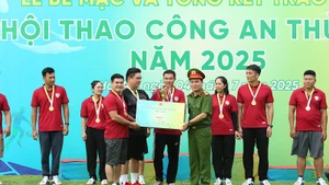 Bế mạc hội thao.